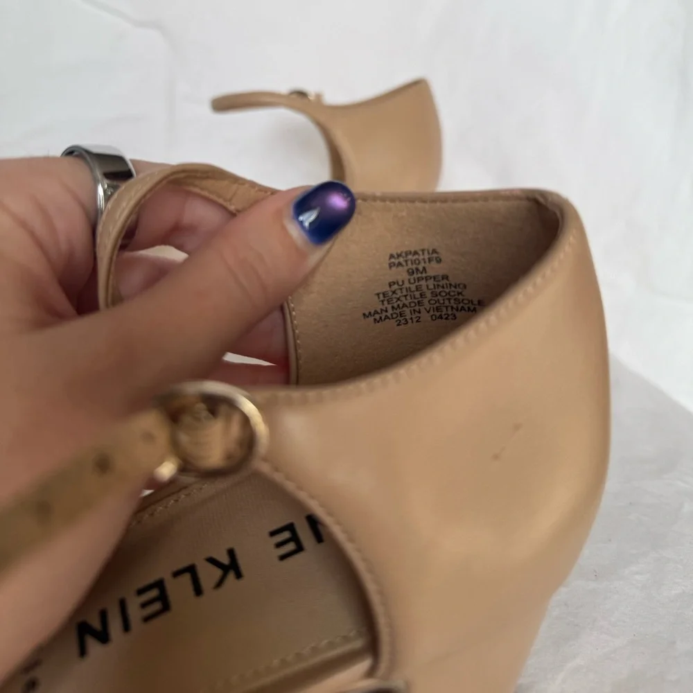 Anne Klein Beige and Black Pearle Block Heel Dress Pumps Size 9 M - Picture 8 of 10